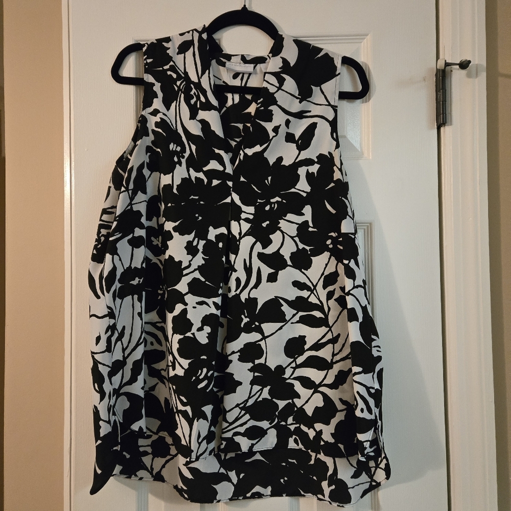 New York & Company Black and White Floral Sleeveless Blouse (Sz L)